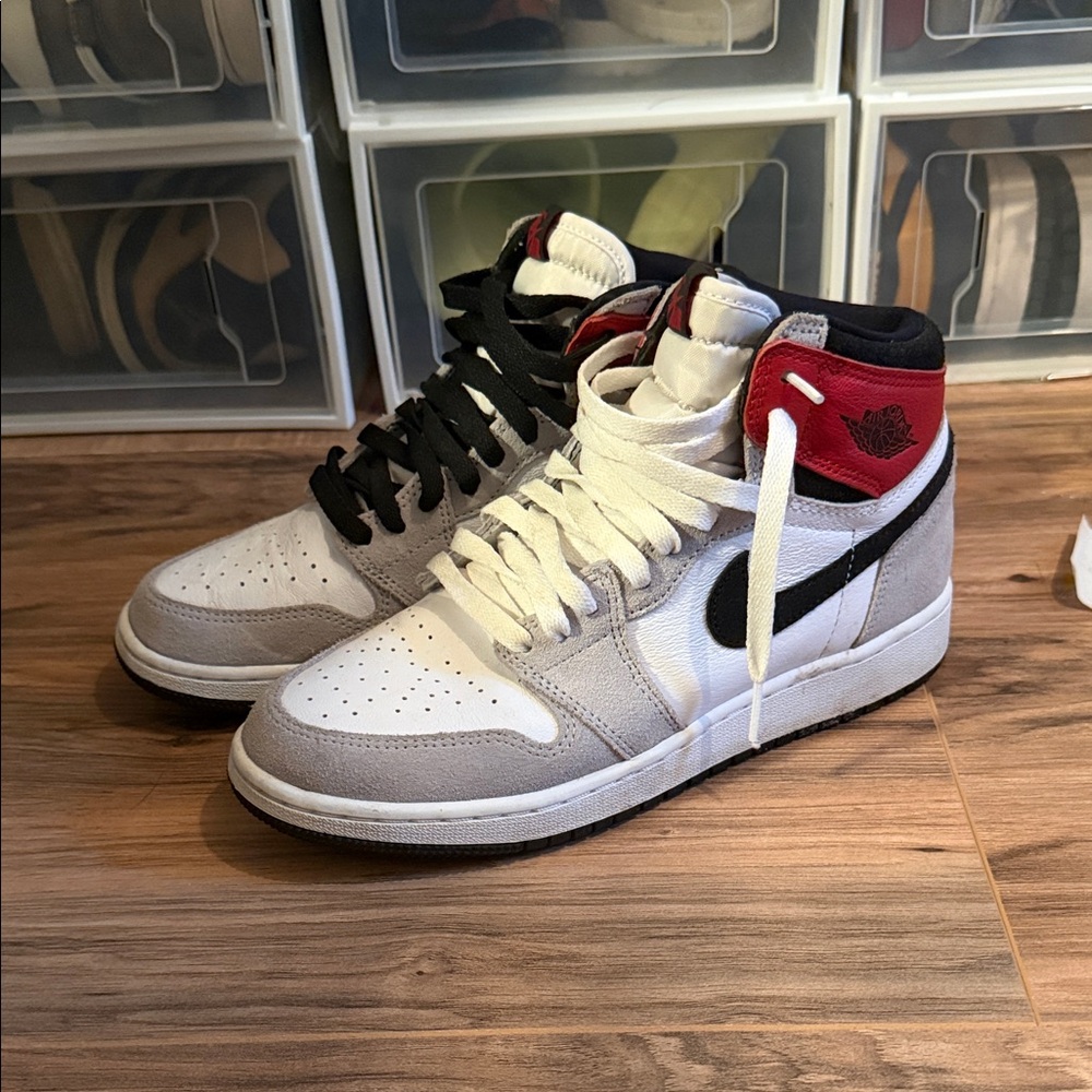 Air Jordan 1 Retro High OG 'Smoke Grey'